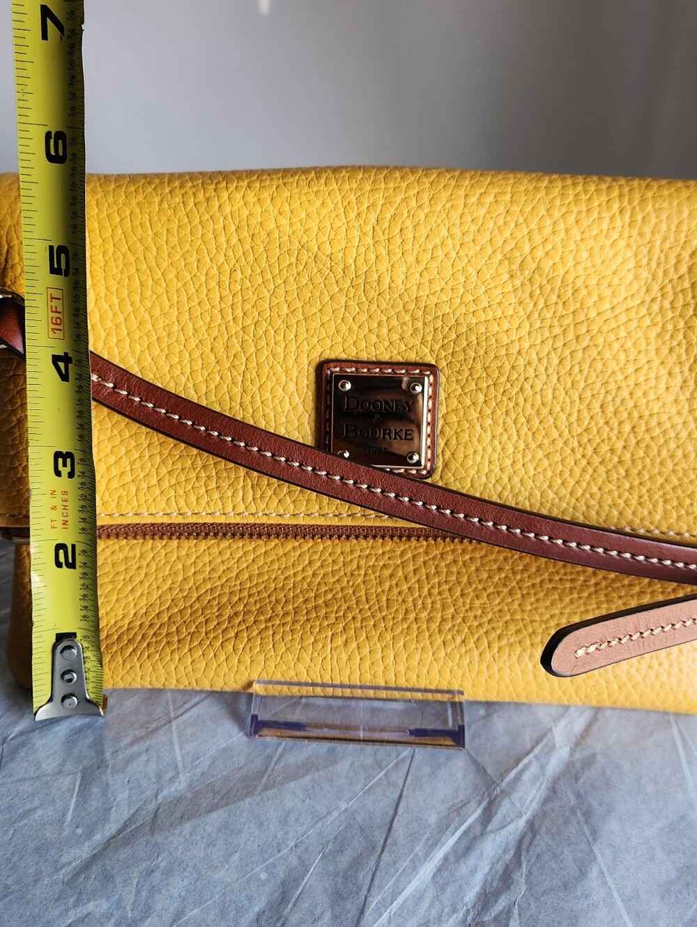 Dooney & Bourke Dandelion Pebble Leather Foldover Crossbody w/Wallet  EUC - Picture 3 of 7
